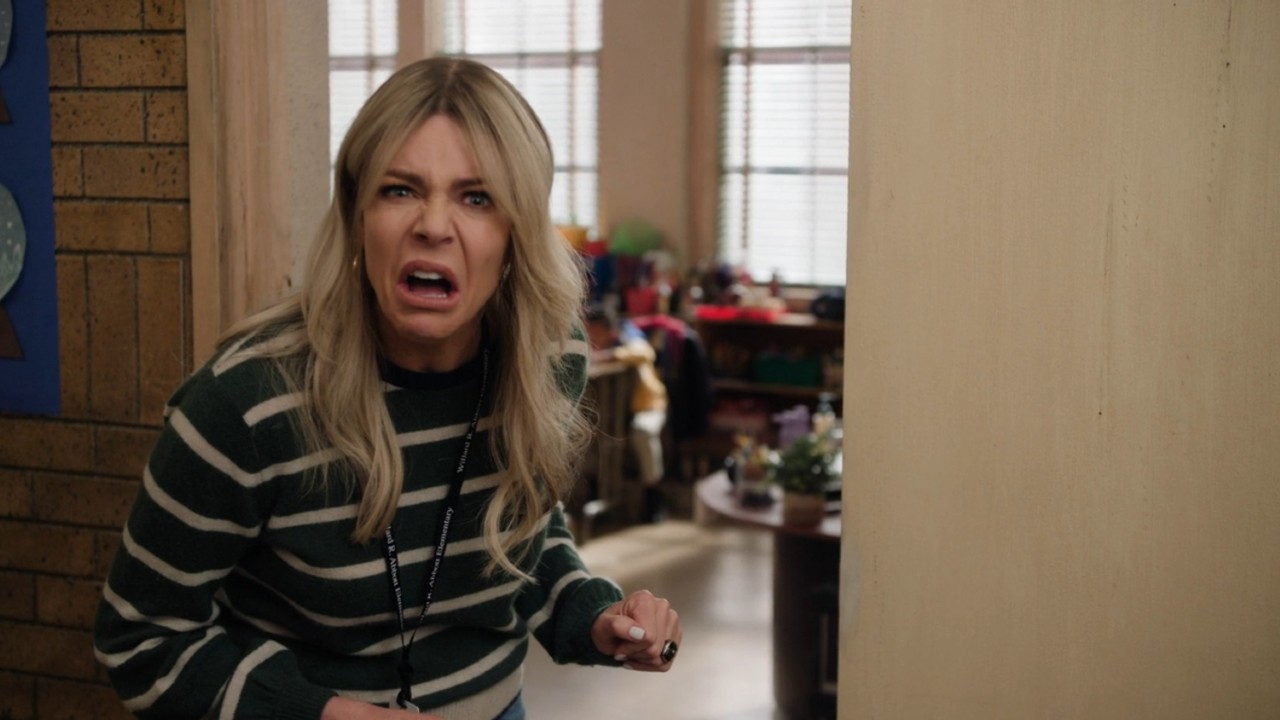 Kaitlin Olson looks disgusted in It's Always Sunny in Philadelphia.
