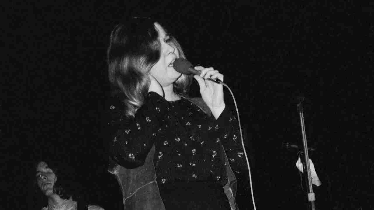 Sandy Denny performing onstage in 1969