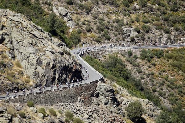 The peloton on the long road to San Lorenzo de El Escorial on stage 8 of the Vuelta a Espana.