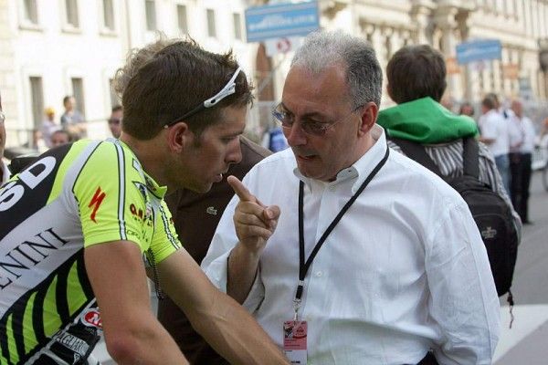 Dario David Cioni (ISD) speaks with race organiser Angelo Zomegnan prior to the start of stage nine.
