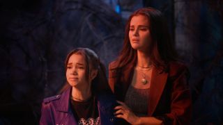 Billie and Alex looking at Lord Morsus on Wizards Beyond Waverly Place.