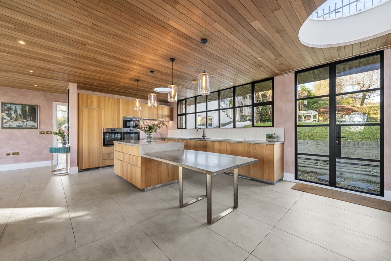 Images of the interiors and exteriors of Broad Oak in East Sussex