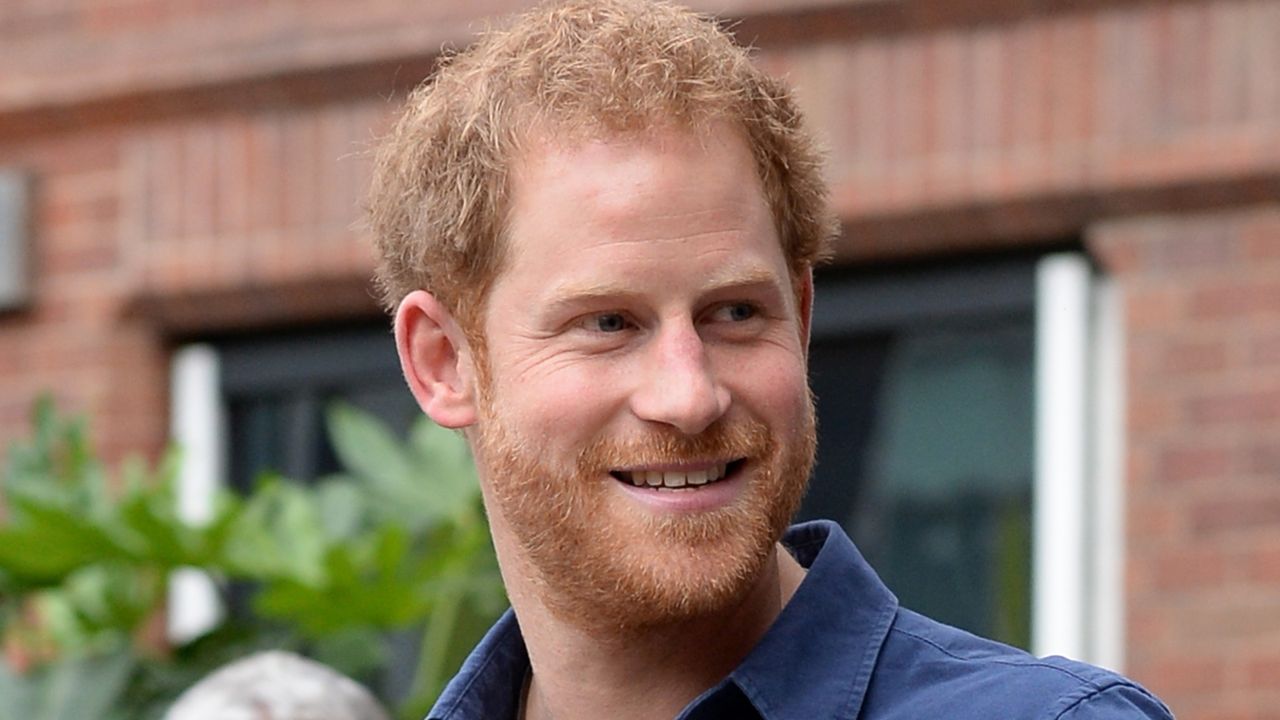  Prince Harry waves as he leaves Nottingham&#039;s new Central Police Station on October 26, 2016 in Nottingham, England. 