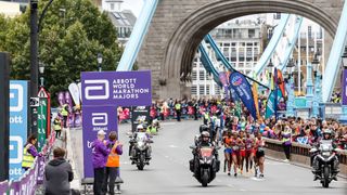 a photo of the elite runners at the 2022 London Marathon
