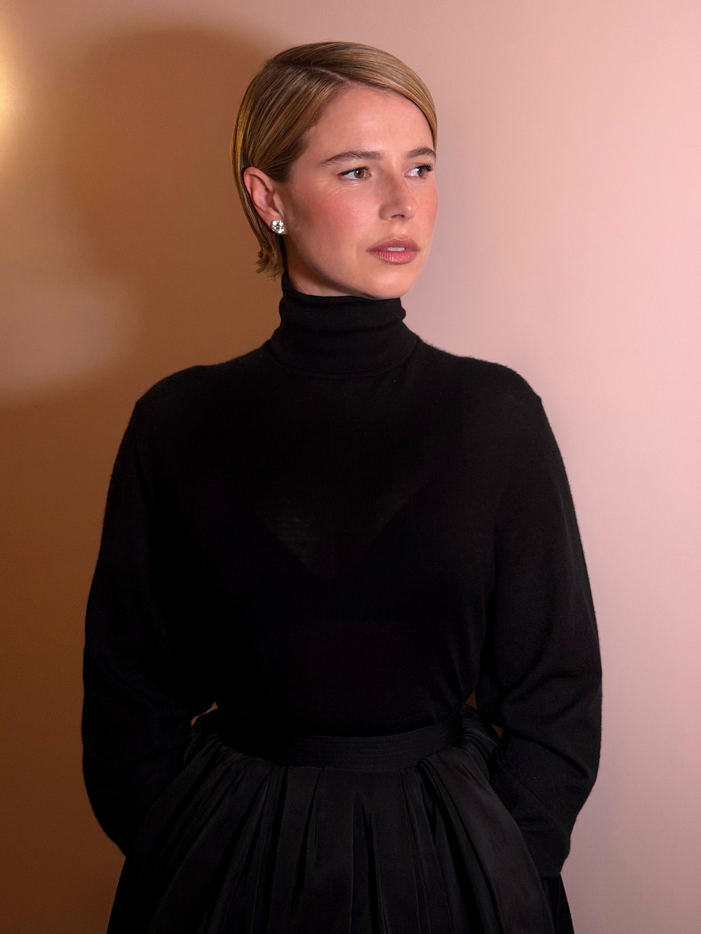 An image of Jessie Buckley at the 2026 Governors Awards with a micro-bob.