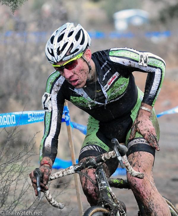 Jeremy Powers (Cannondale-Cyclocrossworld.com) rubbing his leg after crashing.