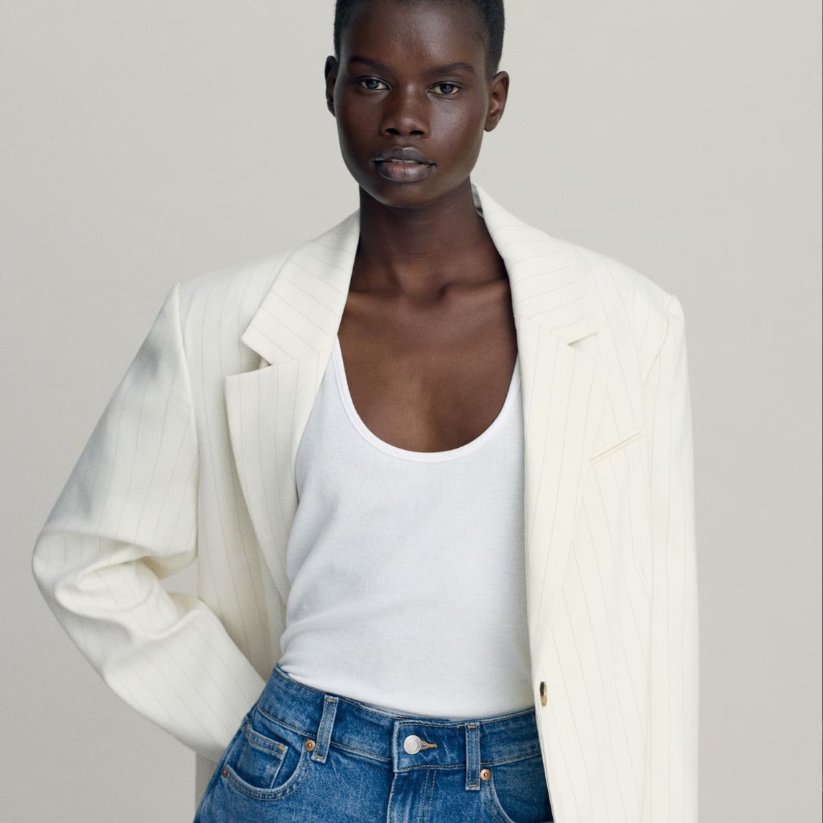 AGELESS ANTI-TREND HM HITS