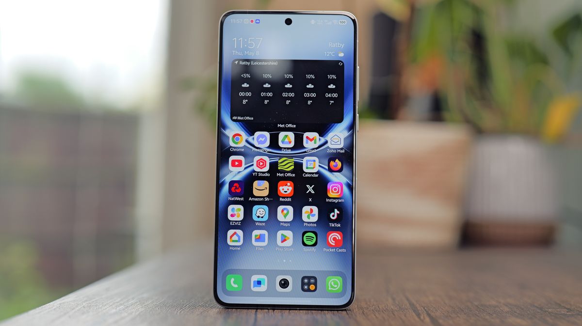 Vivo X200 Ultra phone screen showing app icons