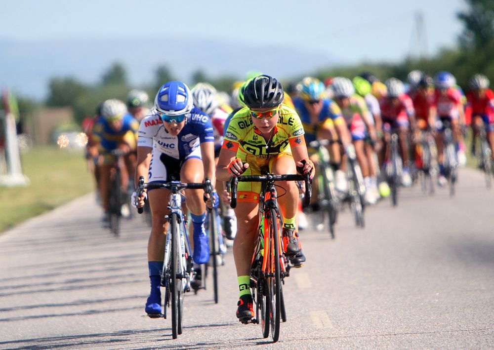 Ale Cipollini and UnitedHealthcare at the front of the field during stage 3