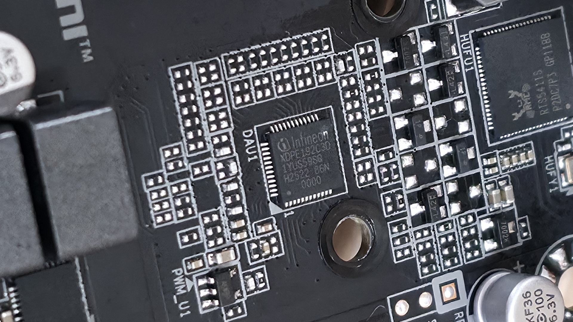 Gigabyte X870 Aorus Stealth - ICs