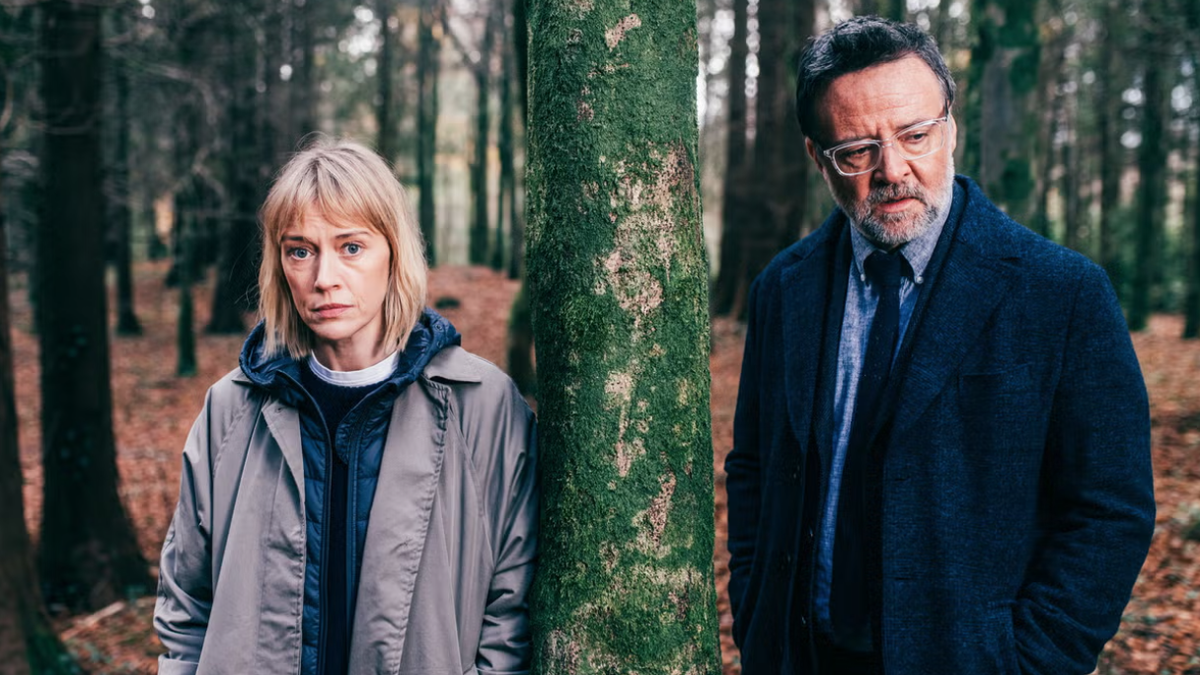 DI Ffion Lloyd (played by Elen Rhys) must team up with her former fiancé DS Rick Sheldon (Richard Harrington) to catch a murderer