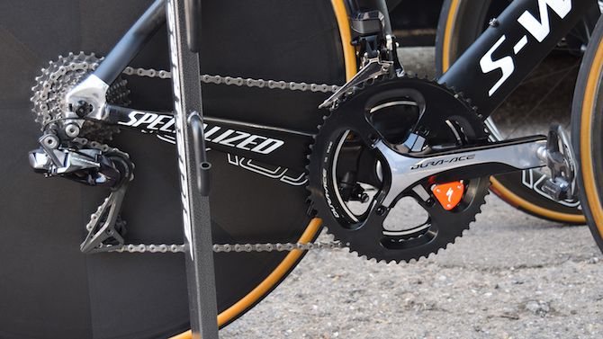 The bike's drivetrain uses a mix of Shimano Dura-Ace 9000 and R9100 series components