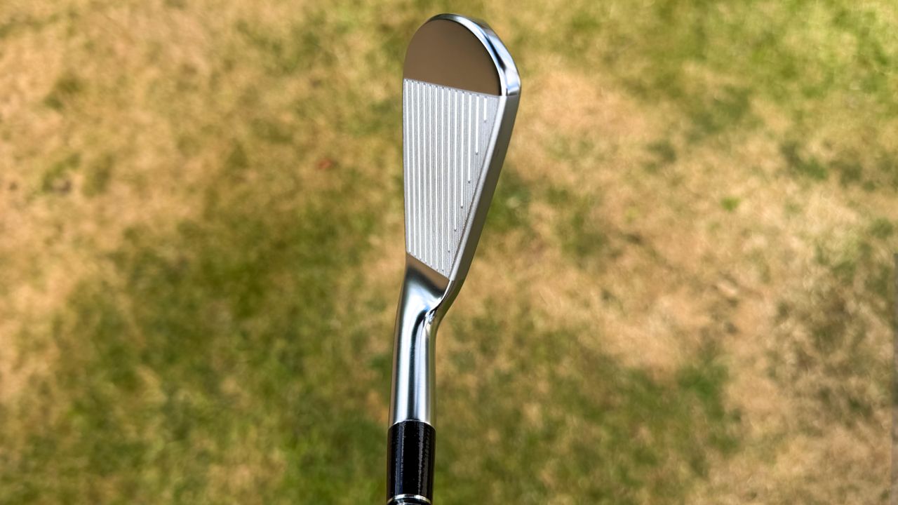 Photo of the Srixon ZXi5+ Iron