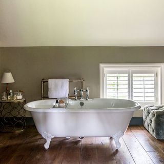 Bathroom with bathtub and wooden flooring
