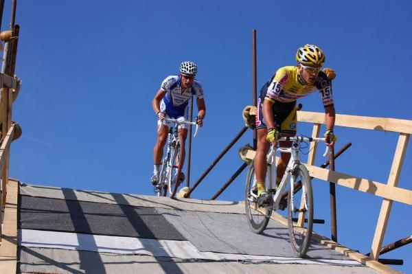 Lukas Kloucek (Sunweb Projob) and Martin Zlamalik (Auto Hasse) chasing.