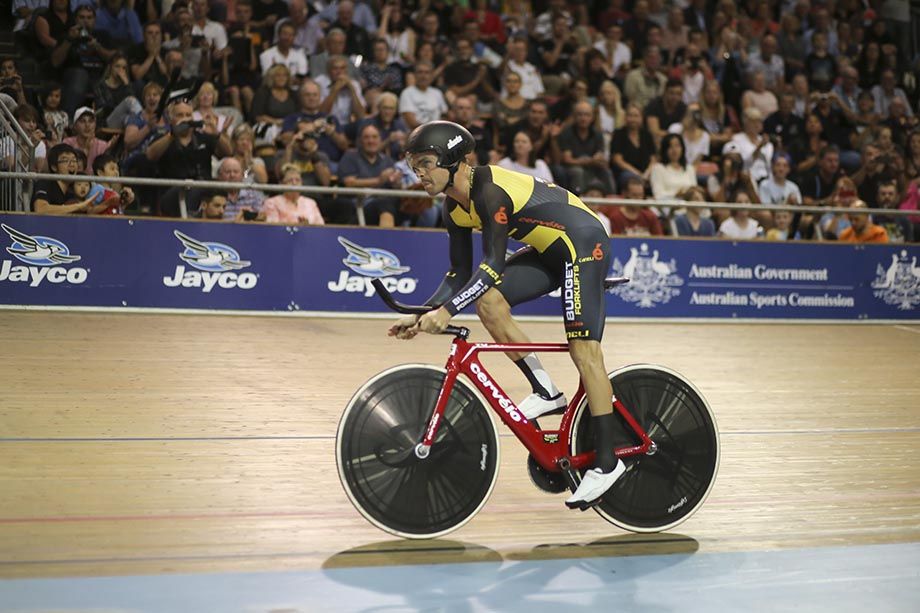 Jack Bobridge sets off for his hour record attempt