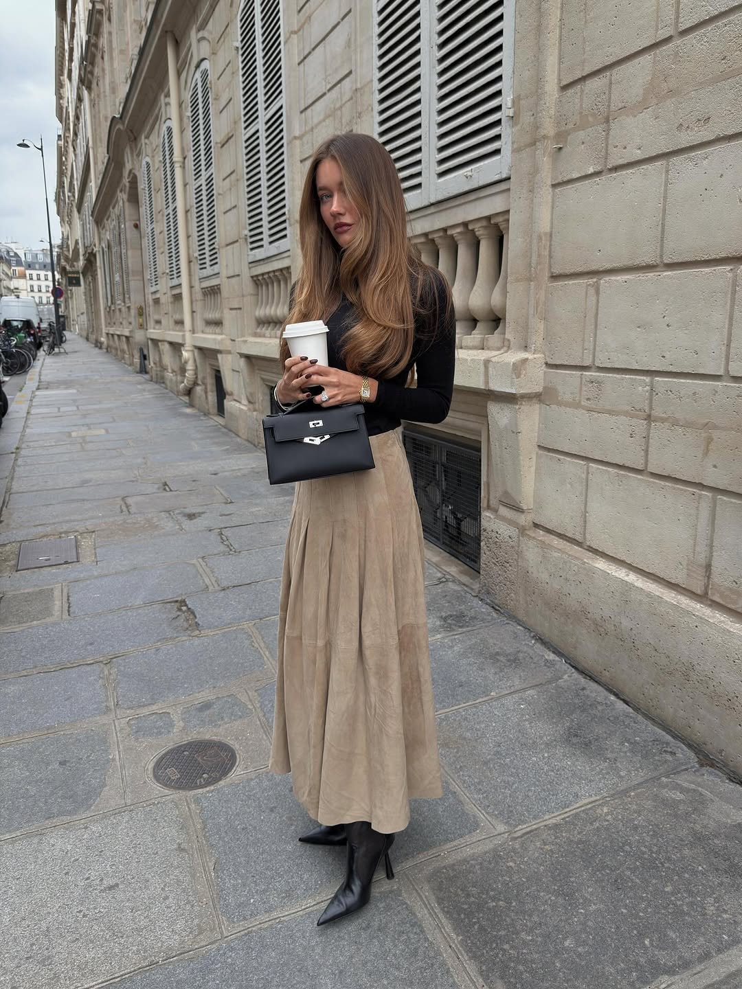 woman wearing black turtleneck outfit fall 2025