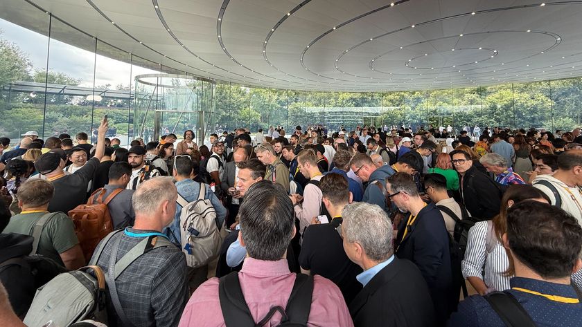 crowd at september 9 apple event