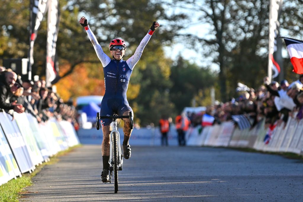 Célia Géry (France) claims the win in the 2023 European Cyclo-cross Championships Junior Women&#039;s race