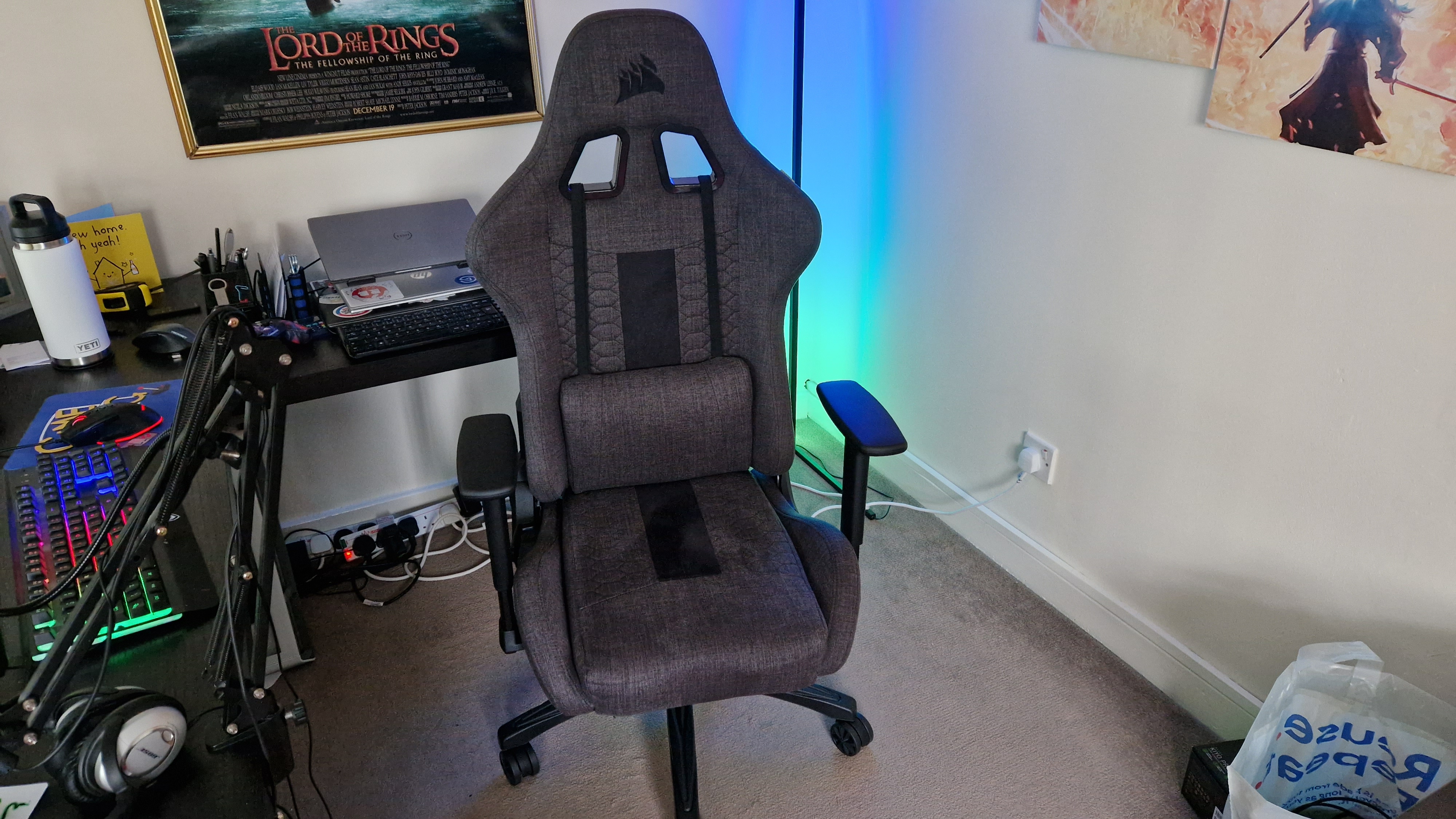 Corsair TC100 Relaxed review image of the chair facing the camera with the lumbar support cushion