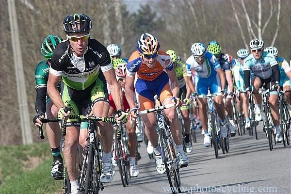 Stuart O'Grady (Greenedge) attacks