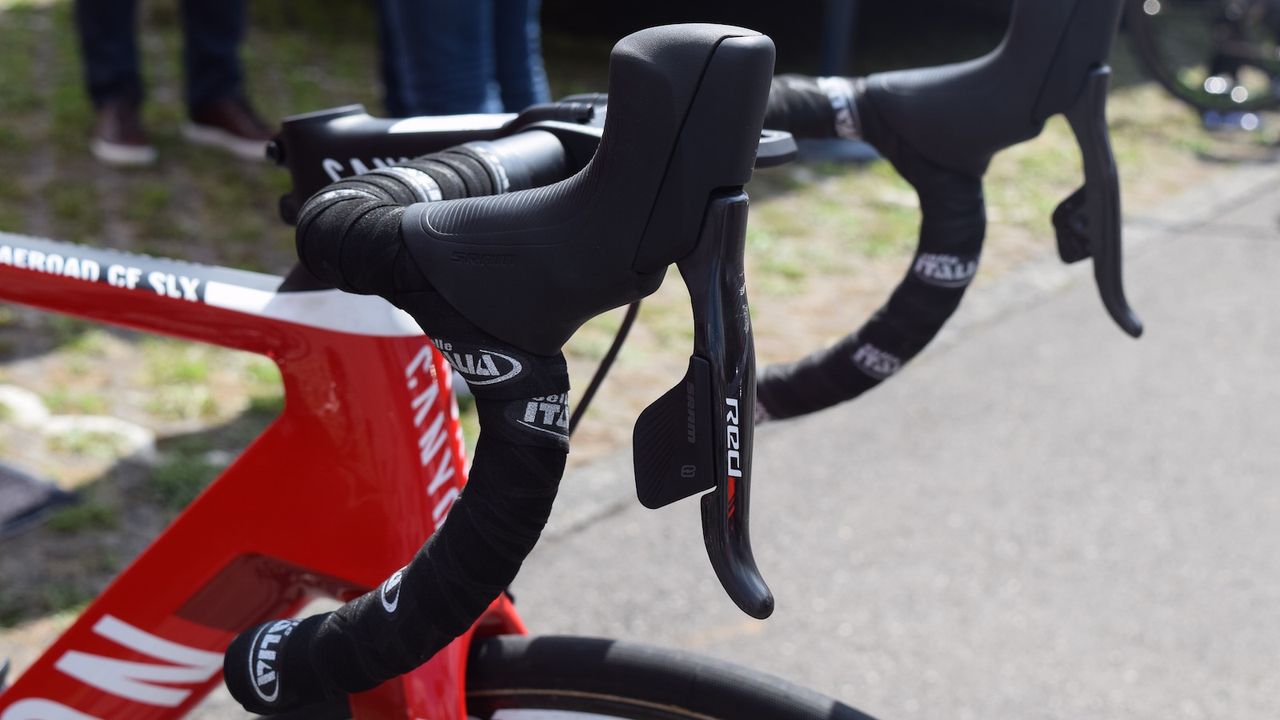 The hood shape is new from SRAM for the groupset, allowing the hyrdraulic system but without the mechanical shifting components