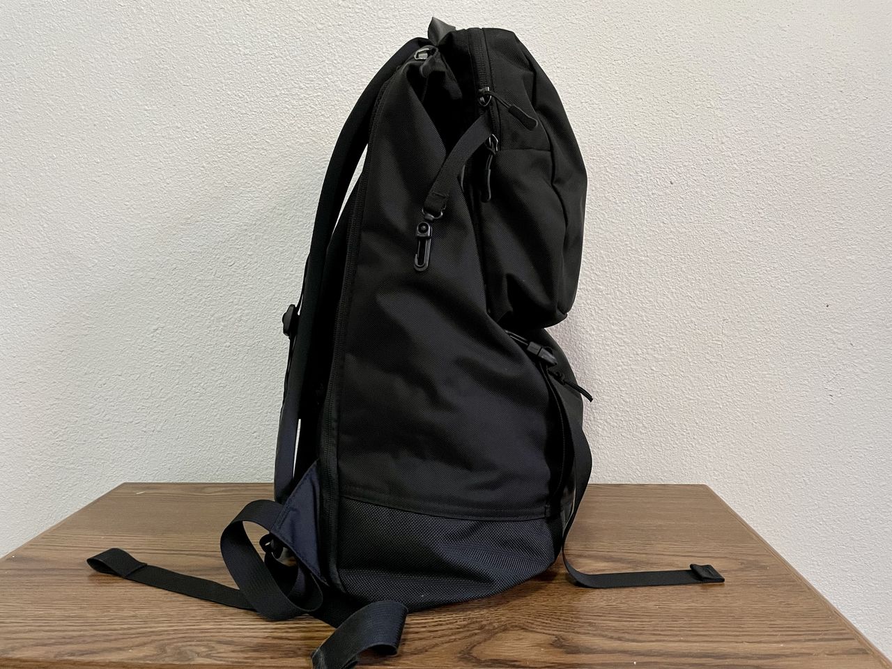 Tom Bihn Shadow Guide V2 33 Side