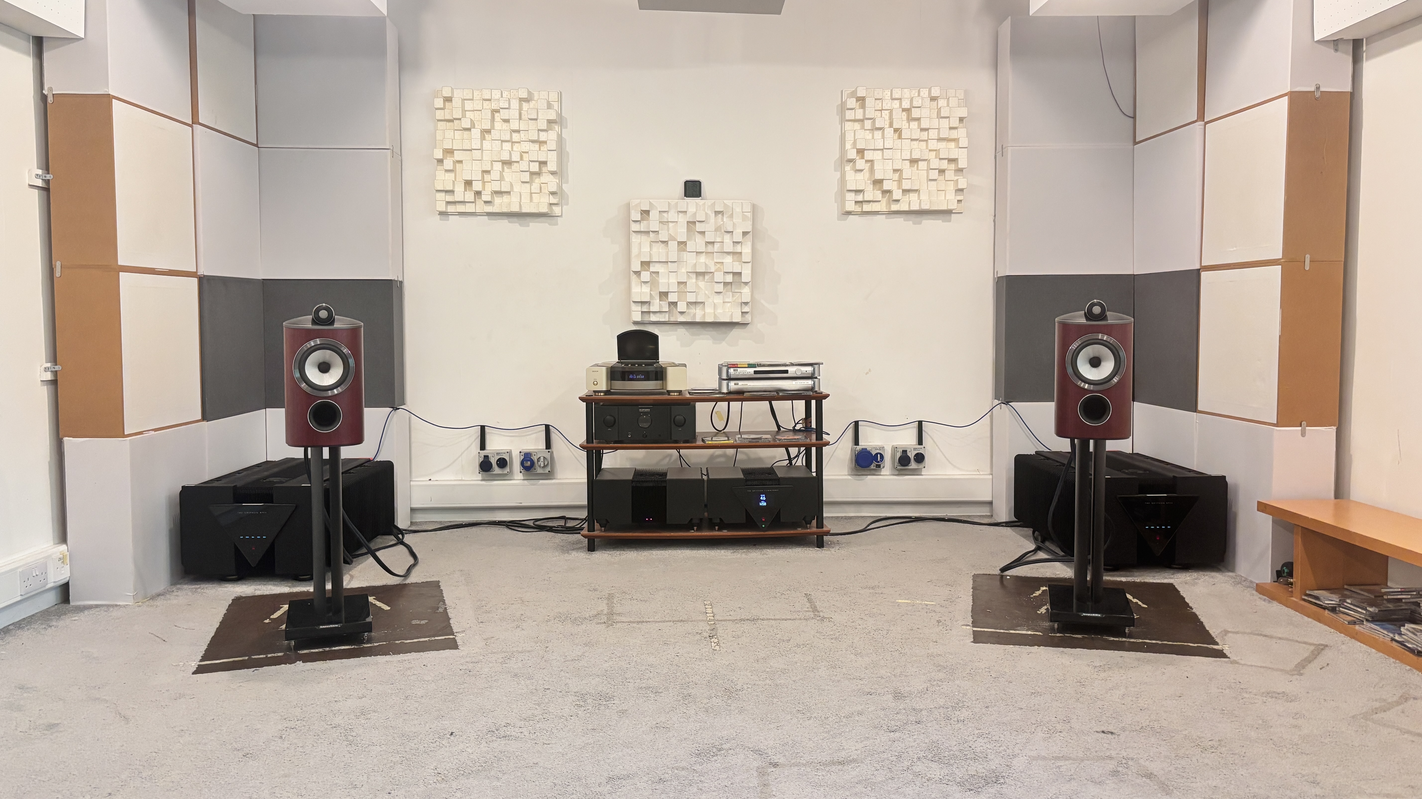 Bowers &amp;amp; Wilkins 805 D5 speakers