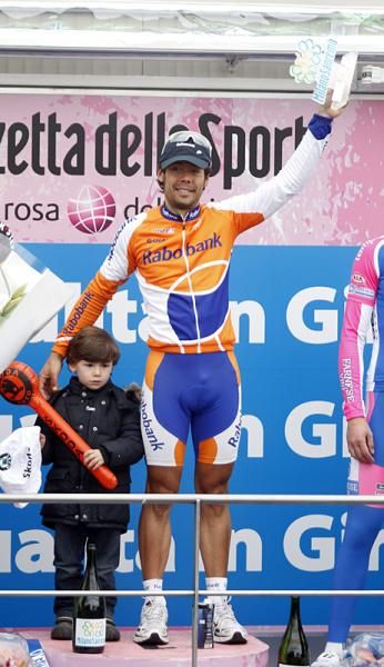 Oscar Freire (Rabobank) with his son on the podium.