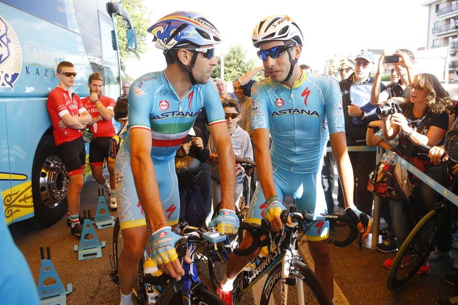Vincenzo Nibali and Fabio Aru talk ahead of the start
