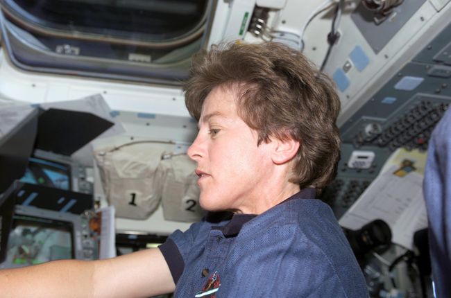 Shuttle astronaut Wendy Lawrence talks spacesuits, Mir and learning Russian in 'Virtual Astronaut' webcast Friday