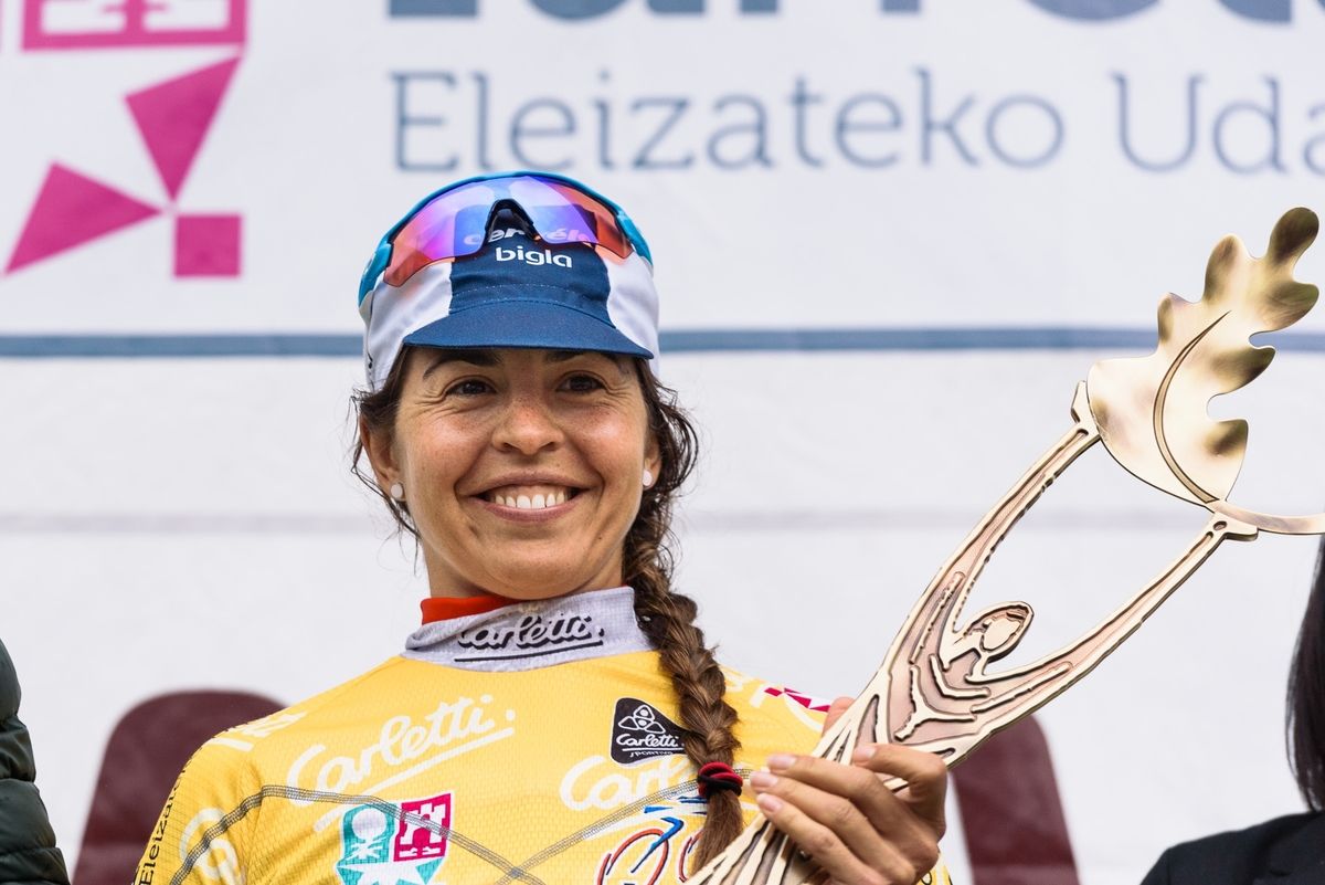 New race leader, Carmen Small (Cerveo-Bigla)