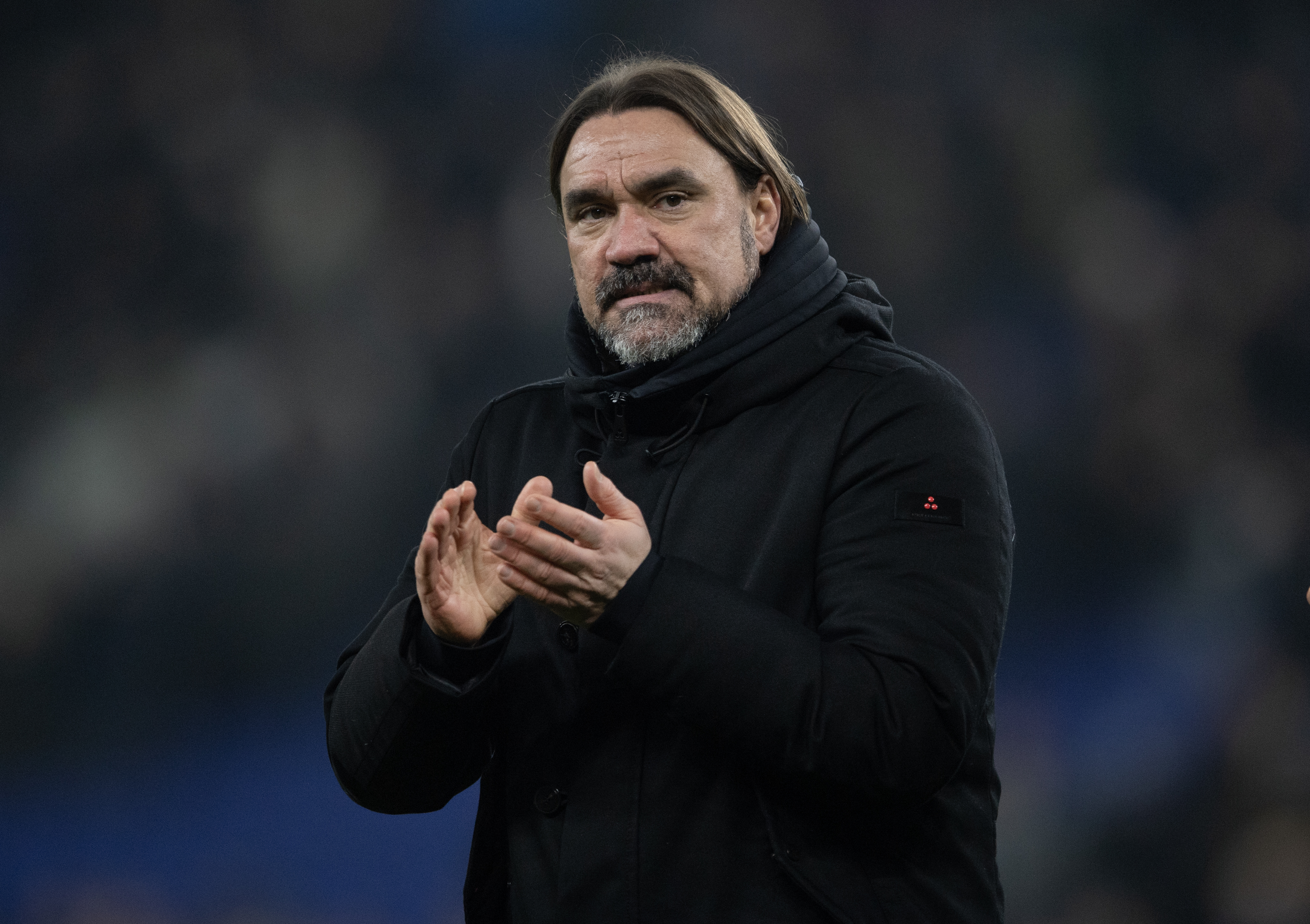 LIVERPOOL, ENGLAND - JANUARY 26: Leeds United manager Daniel Farke acknowledges the fans after the Premier League match between Everton and Leeds United at Hill Dickinson Stadium on January 26, 2026 in Liverpool, England. (Photo by Visionhaus/Getty Images) ***Local Caption*** Daniel Farke