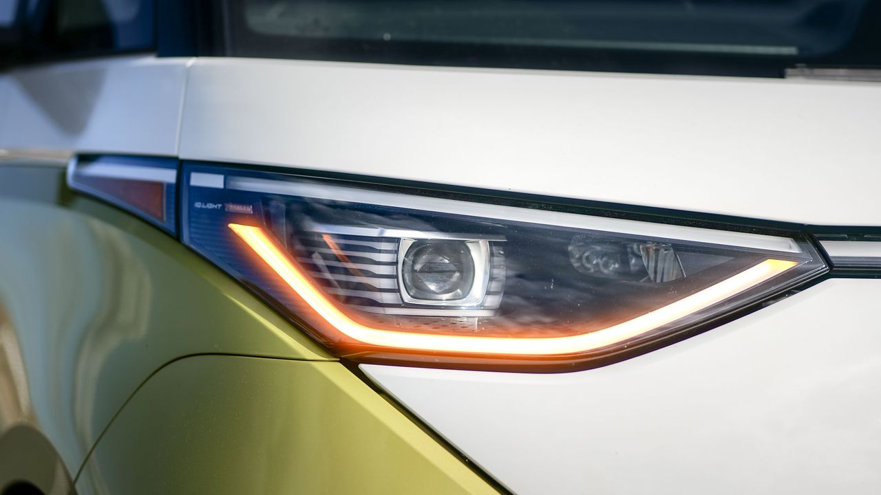 2025 Volkswagen ID. Buzz Pro S Plus 4MOTION test drive.