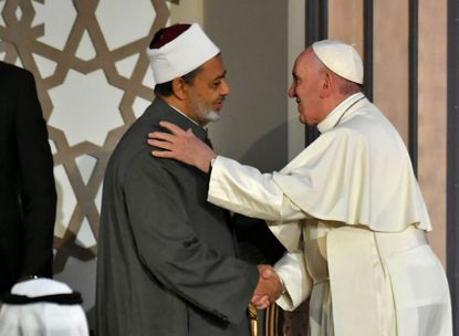 Pope Francis (R) and Sheikh Ahmed al-Tayeb