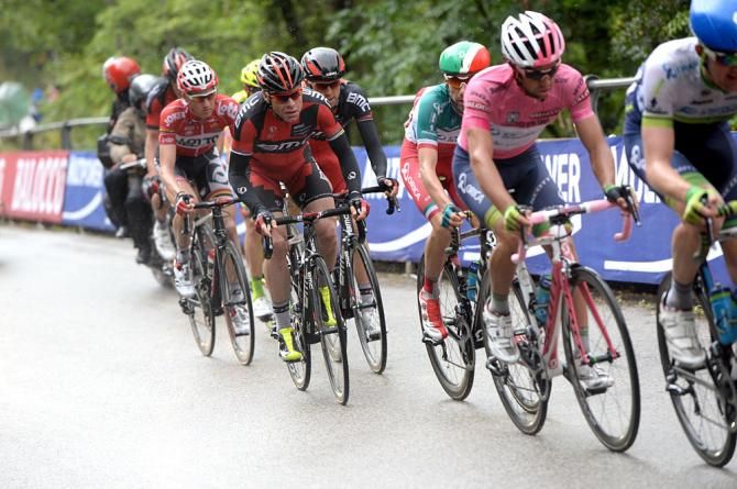 Cadel Evans follows Michael Matthews