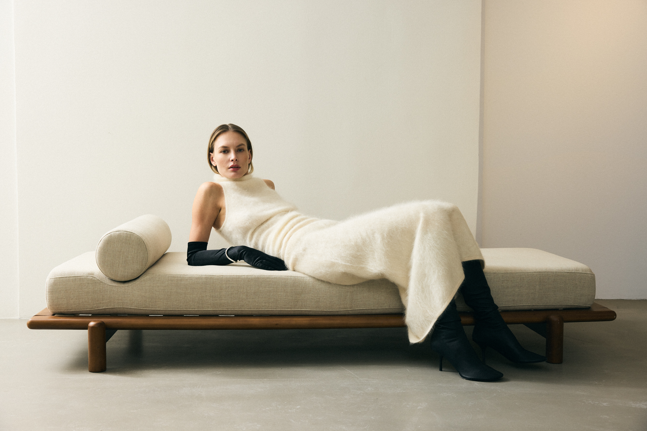 a model in an almada label campaign