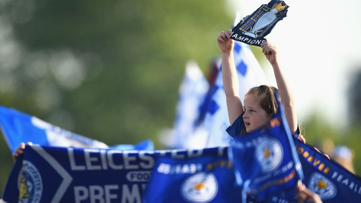 160517-leicester-parade-fan.jpg