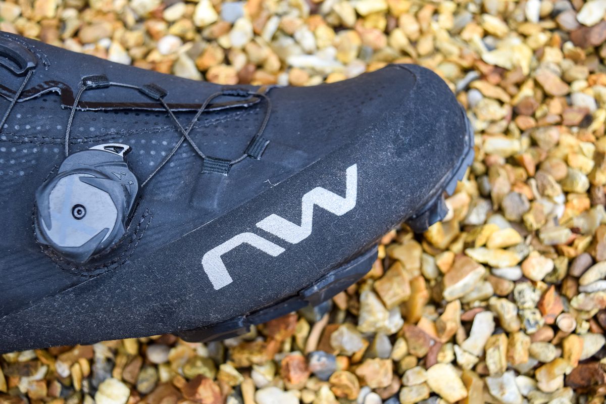 A black Northwave Flagship GTX shoe on some gravel 