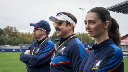 Jason Sudeikis and Tanya Reynolds in Ted Lasso season 4