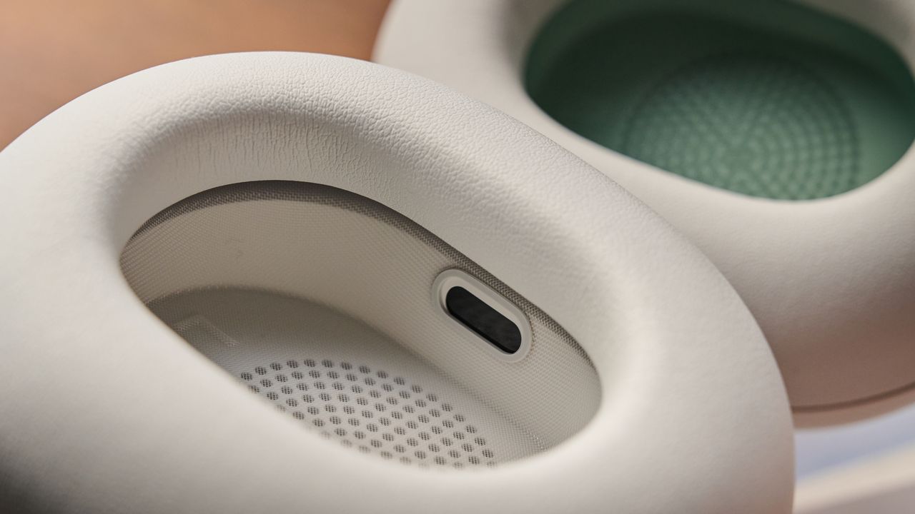 Wear detection sensor on the Sonos Ace Ultra