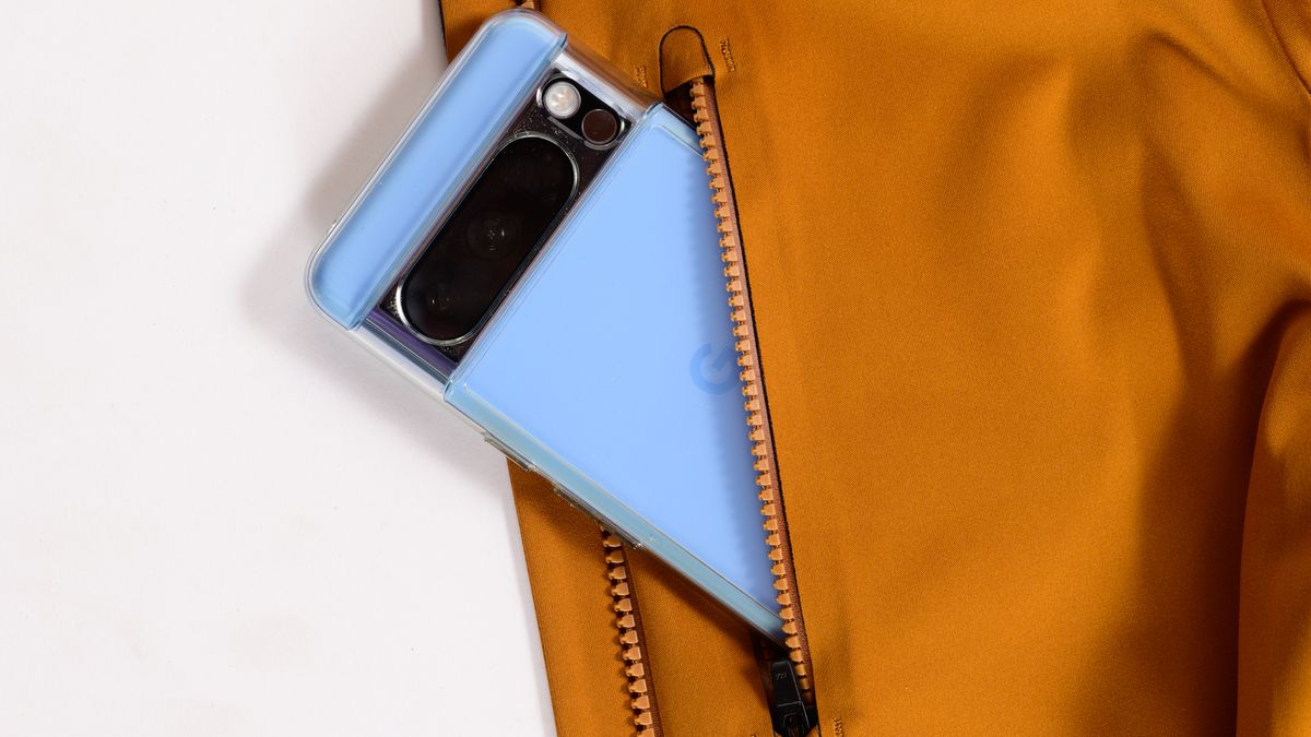 PAS Normal Essential Thermal Jacket front pocket with Pixel Pro 8