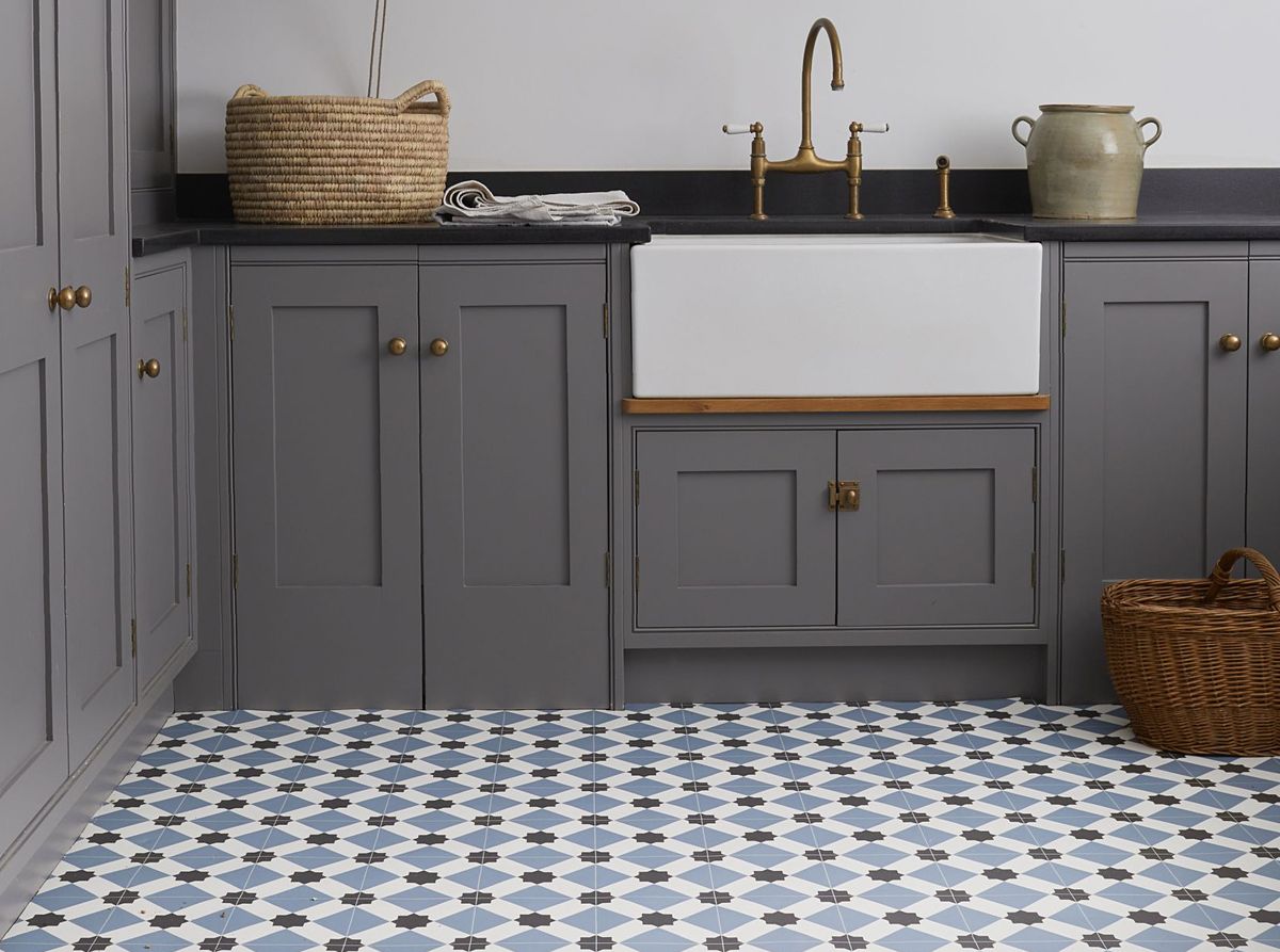 a patterned utility room flooring idea