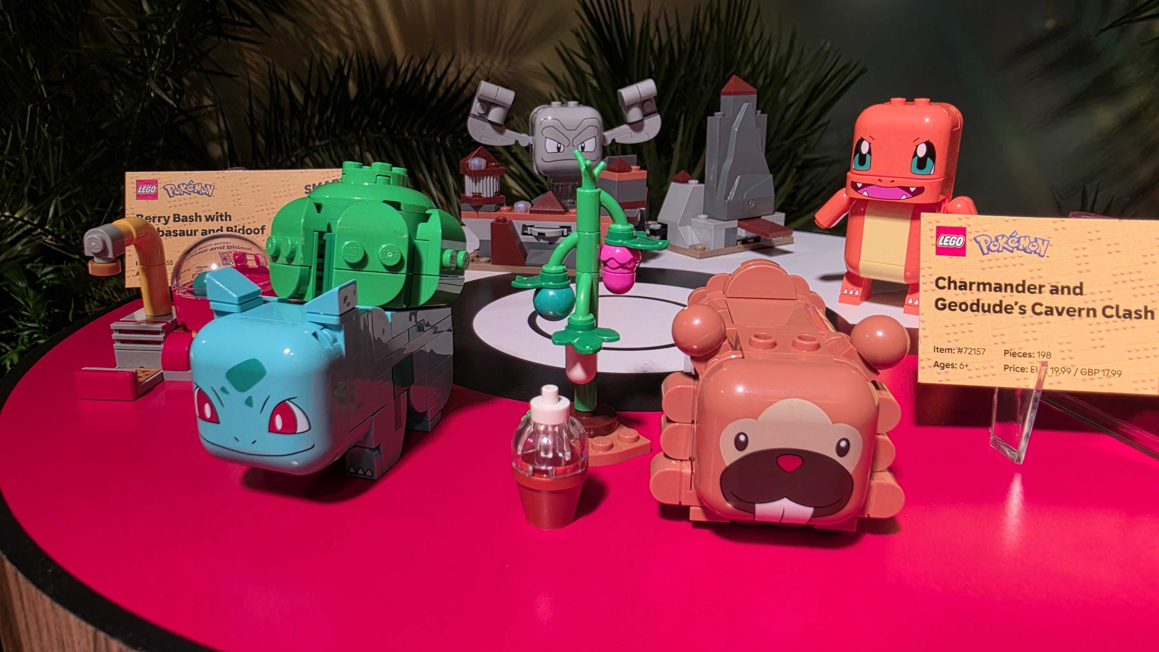 Bidoof and Bulbasaur blending berries