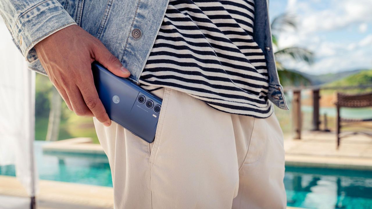The Moto G200