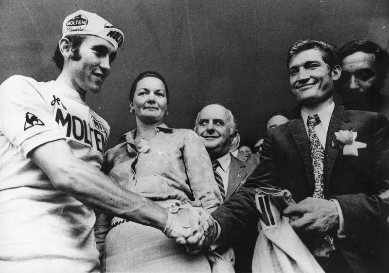 Cyrille Guimard shakes the hand of Eddy Merckx after the Belgian won the 1972 Tour