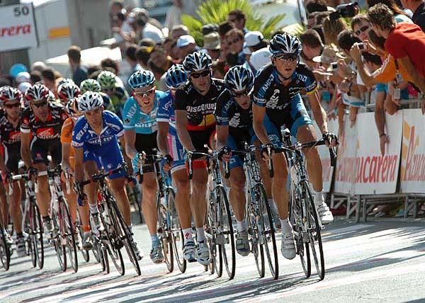 Team Discovery Channel around Devolder the Belgian champion, comes in to the finish in Santiago