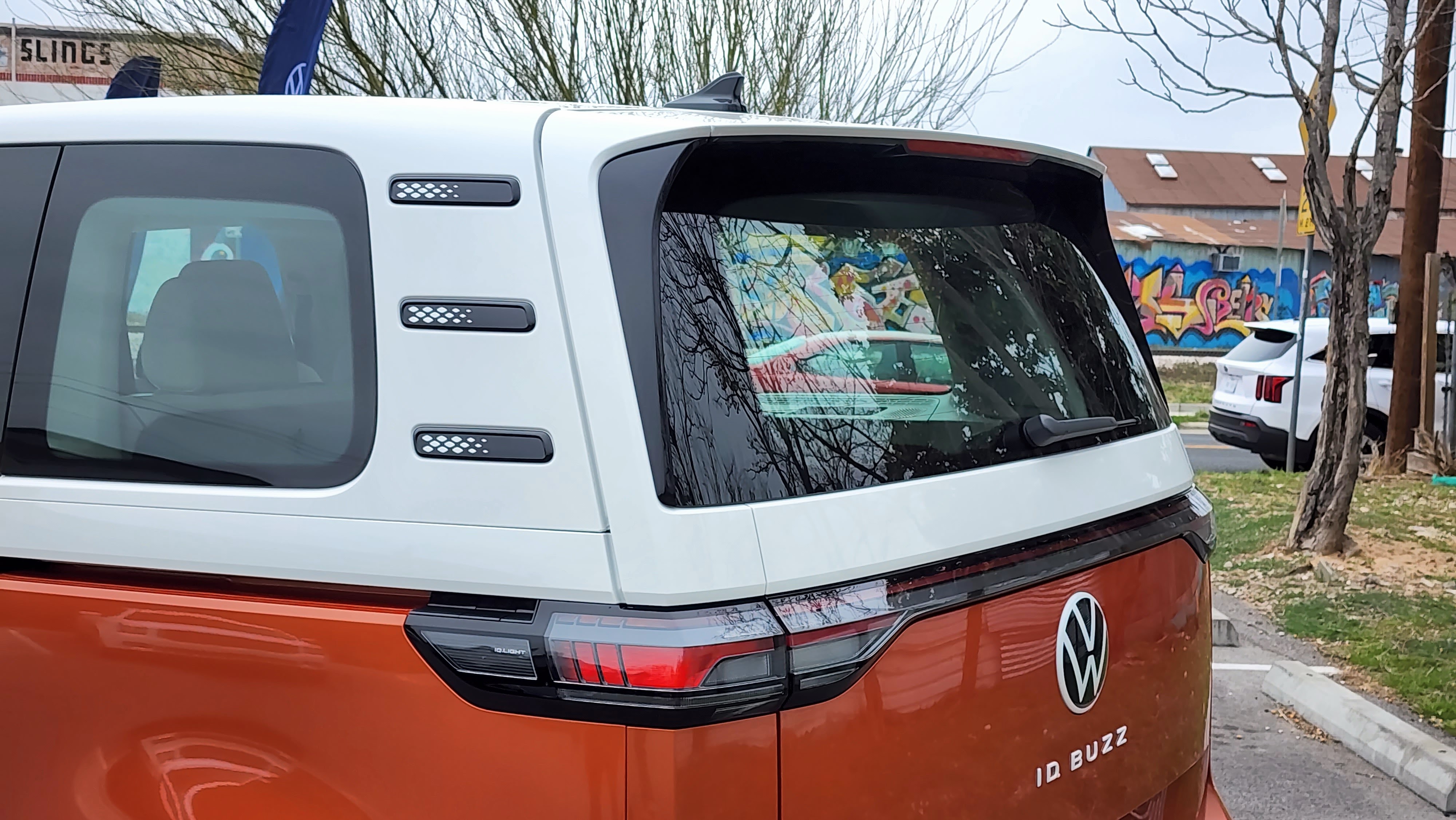 Close-up of the rear window on the ID Buzz