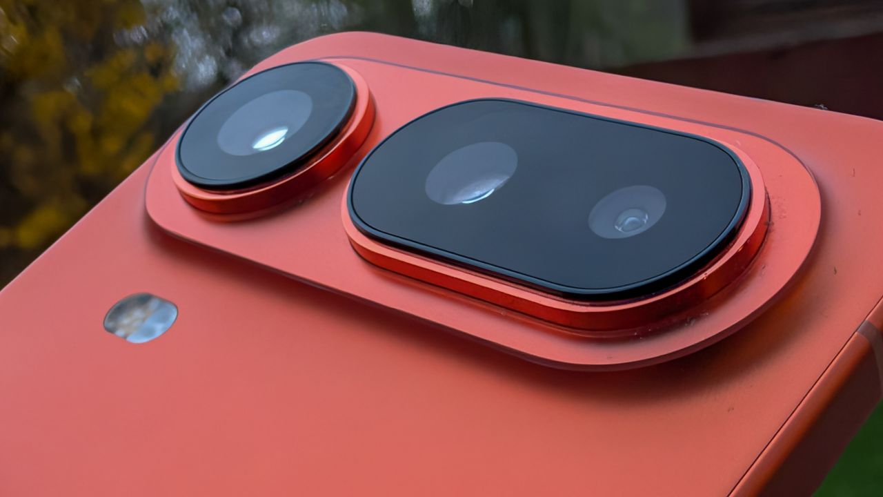 Honor Magic 8 Pro Air in Orange in the hand