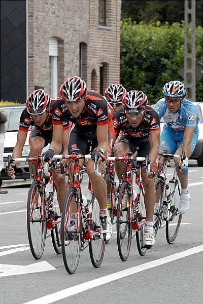 The Caisse d'Epargne riders put in a strong effort to bring the break back.